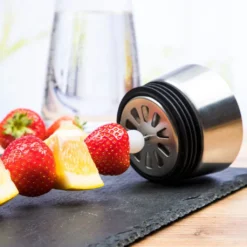 Wasserkaraffe Glas 1 L Mit Früchtespieß Edelstahl Ausguss -Brutzellust Verkaufsgeschäft 1b48c6b496b1a1f4f16b530fa35f0bc3