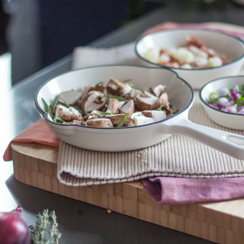 Kochchef Gusseisen Pfanne 3er Set In Verschiedenen Größen, Ø9,9 Cm, Ø12,7 Cm, Ø 15,5 Cm Pfannenset Pfannen Sind Induktionsgeeignet, Backofengeeignet Bis Max. 200° 4 Kochchef Gusseisen Pfanne 3er Set In Verschiedenen Größen, Ø9,9 Cm, Ø12,7 Cm, Ø 15,5 Cm Pfannenset Pfannen Sind Induktionsgeeignet, Backofengeeignet Bis Max. 200° – Bild 4