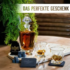 Whisiskey - Whisky Karaffe – Twisted Dekanter Set - Whiskey Karaffe Set - 1000ML - Geschenke Für Männer - Inkl. 8 Whisky Steine, Zange & 2 Whisky Gläser -Brutzellust Verkaufsgeschäft 1f8633169e6cef22d3f77ee1bc0799e5