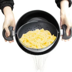 Genius World´s Greatest Pot | Topf Mit Siebeinsatz Ø 25 Cm | Set 3-tlg.; A24655 17 Genius World´s Greatest Pot | Topf Mit Siebeinsatz Ø 25 Cm | Set 3-tlg.; A24655 -Brutzellust Verkaufsgeschäft 31c4e57d573c00a9fffafebc836b3acc