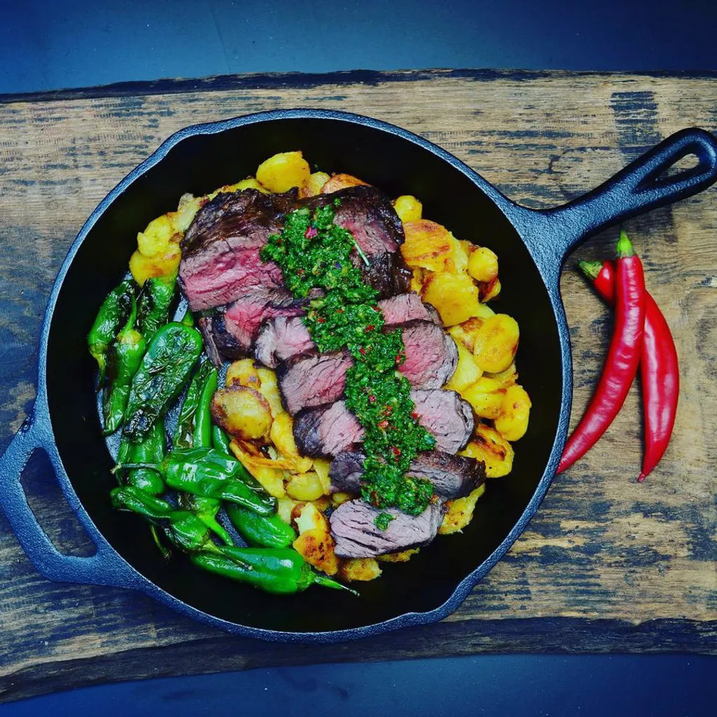 BBQ-Toro Gusseisenpfanne | Ø 24 Cm | Preseasoned | Gusseisen-Pfanne Mit Zwei Ausgießer, Stielpfanne 3 BBQ-Toro Gusseisenpfanne | Ø 24 Cm | Preseasoned | Gusseisen-Pfanne Mit Zwei Ausgießer, Stielpfanne – Bild 3