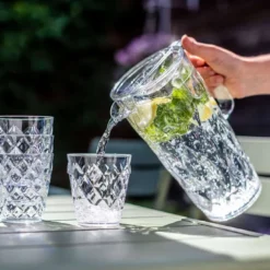 Koziol - Kristallkaraffe 1,6 Liter Mit 4 Tassen à 250 Ml -Brutzellust Verkaufsgeschäft 6ddf53d2e15bf45e4fdf9c116f19771c