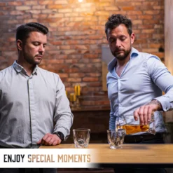 Whisiskey - Whisky Karaffe – Twisted Dekanter Set - Whiskey Karaffe Set - 1000ML - Geschenke Für Männer - Inkl. 8 Whisky Steine, Zange & 2 Whisky Gläser -Brutzellust Verkaufsgeschäft 708aed6bbb757a7244b555fb23607598