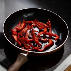 Nuovva Kupfer Bratpfanne - Keramische Antihaftbeschichtung - Holzgriff Bratpfanne - Ø 24 Cm Induktion - PTFE-frei 10 Nuovva Kupfer Bratpfanne - Keramische Antihaftbeschichtung - Holzgriff Bratpfanne - Ø 24 Cm Induktion - PTFE-frei -Brutzellust Verkaufsgeschäft 97838e4874dbe4c010aaf46856cac4de