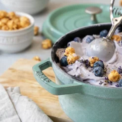 STAUB Cocotte Rund 28 Cm Salbei 12 STAUB Cocotte Rund 28 Cm Salbei -Brutzellust Verkaufsgeschäft 9e98c1ebd07d3ba5ee280d8bda82550a