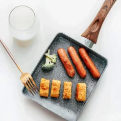 Japanische Omelettpfanne / Omelettpfanne / Tamago-Bratpfanne / Mini-Bratpfanne / Quadratische Omelettpfanne Mit Antihaftbeschichtung (PFOA-frei) / 18 * 15 * 3,2 Cm -Brutzellust Verkaufsgeschäft a907bb60ef4582ddcf8a7785500fb800