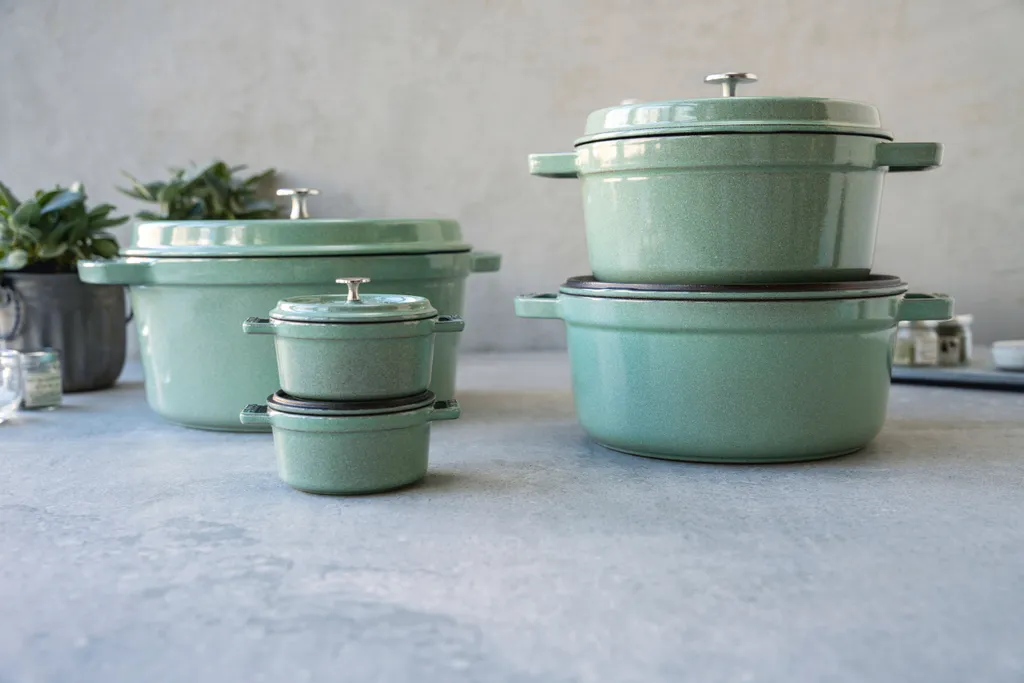 STAUB Cocotte Rund 28 Cm Salbei 8 STAUB Cocotte Rund 28 Cm Salbei – Bild 8