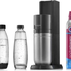 SodaStream DuoTitan Trinkwassersprudler, Inkl. 1x 1 Liter Glasflasche, 1x 1 Liter PET, 1 X Quick Connect Zylinder 27 SodaStream DuoTitan Trinkwassersprudler, Inkl. 1x 1 Liter Glasflasche, 1x 1 Liter PET, 1 X Quick Connect Zylinder -Brutzellust Verkaufsgeschäft b286ce5d3d02012a4ac9a9fcb14bf28f