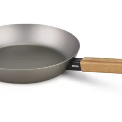 BEKA Nomad Pfanne Stahl + Akazienholz Ø20cm, Silber-grau/natur 8 BEKA Nomad Pfanne Stahl + Akazienholz Ø20cm, Silber-grau/natur -Brutzellust Verkaufsgeschäft c5a1acb4626e083d32ebd30d79827b11