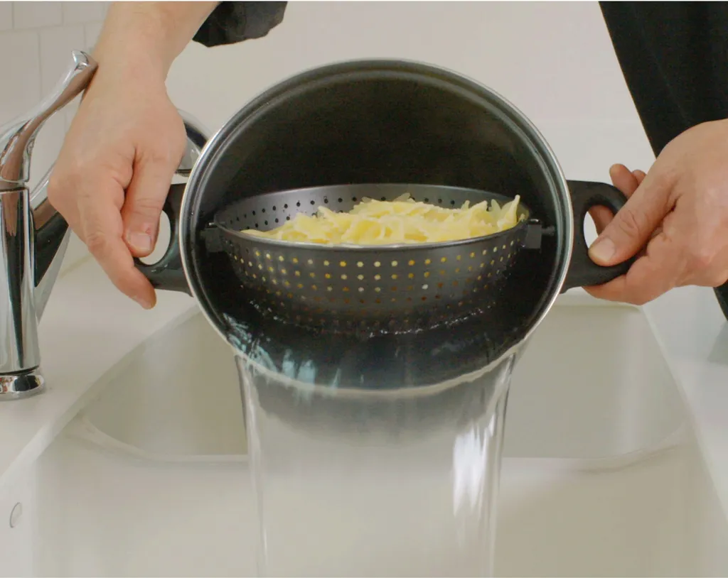 Genius World´s Greatest Pot | Topf Mit Siebeinsatz Ø 25 Cm | Set 3-tlg.; A24655 7 Genius World´s Greatest Pot | Topf Mit Siebeinsatz Ø 25 Cm | Set 3-tlg.; A24655 – Bild 7