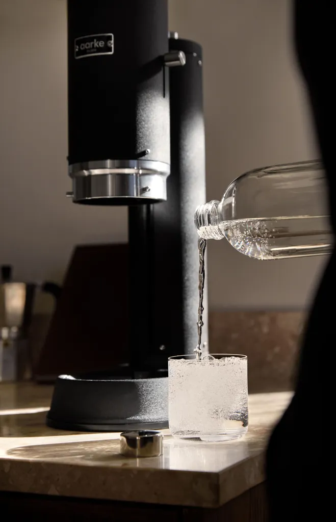 AARKE Wassersprudler Carbonator Pro Mattte Black Schwarz Glasflasche Edelstahl 12 AARKE Wassersprudler Carbonator Pro Mattte Black Schwarz Glasflasche Edelstahl – Bild 12