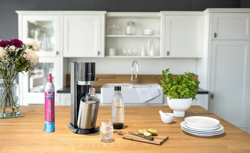 SodaStream DuoTitan Trinkwassersprudler, Inkl. 1x 1 Liter Glasflasche, 1x 1 Liter PET, 1 X Quick Connect Zylinder 3 SodaStream DuoTitan Trinkwassersprudler, Inkl. 1x 1 Liter Glasflasche, 1x 1 Liter PET, 1 X Quick Connect Zylinder – Bild 3