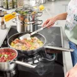 Rösle RÖSLE ELEGANCE Bratpfanne Ø 28 Cm, Edelstahl 18/10, Universalpfanne Mit Antihaftversiegelung ProPlex, Spülmaschinen-, Backofen- Und Induktionsgeeignet 11 Rösle RÖSLE ELEGANCE Bratpfanne Ø 28 Cm, Edelstahl 18/10, Universalpfanne Mit Antihaftversiegelung ProPlex, Spülmaschinen-, Backofen- Und Induktionsgeeignet -Brutzellust Verkaufsgeschäft e117f01396c1b9a493ffaa24e593228c